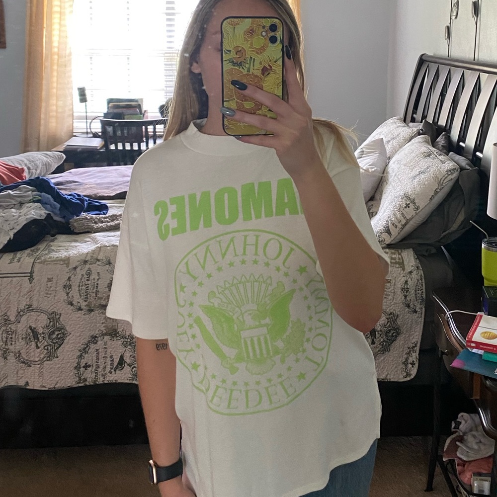 american eagle ramones tee
